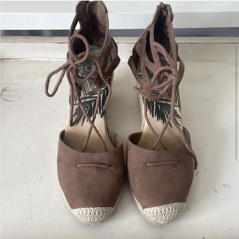 DV DOLCE VITA Taupe Suede Textile Lace Up Zip Back Espadrille Wedge Shoes